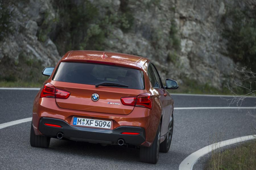  BMW M135i 3-Door 2015 года  (фото 18 из 35)